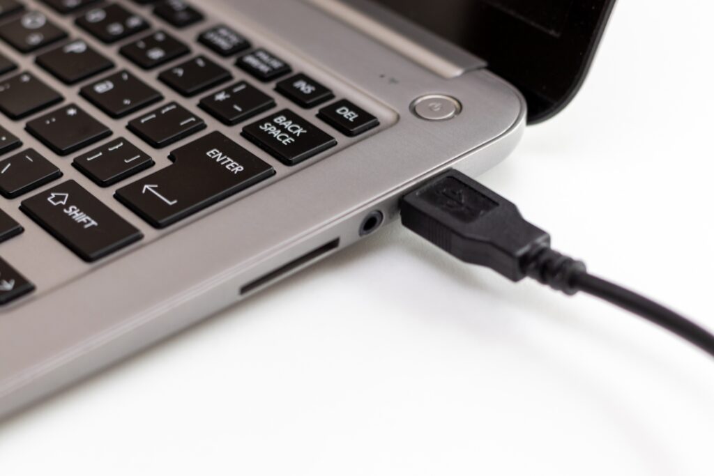USBケーブルでPCに接続し、結果をレポート化